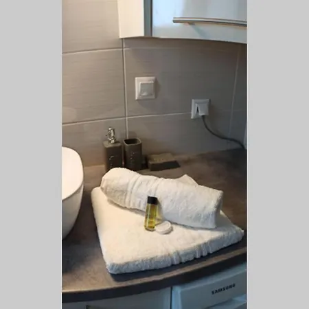Modern αpt 500m From The Beach. Appartamento La Canea