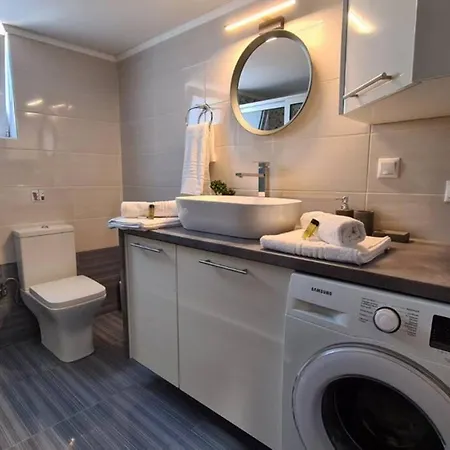 Modern αpt 500m From The Beach.