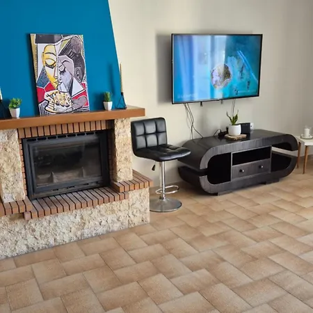 Modern αpt 500m From The Beach. Appartamento *