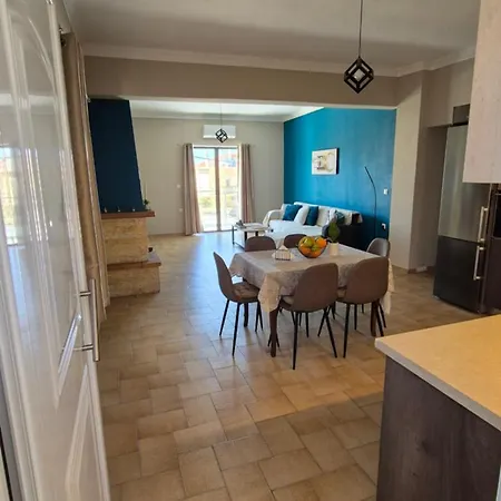 Modern αpt 500m From The Beach. La Canea